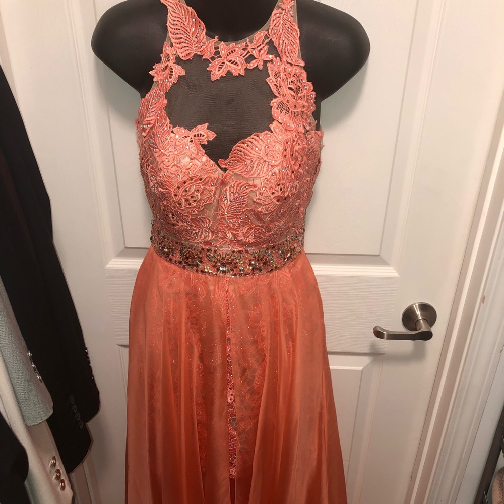 Gorgous hi low prom gown